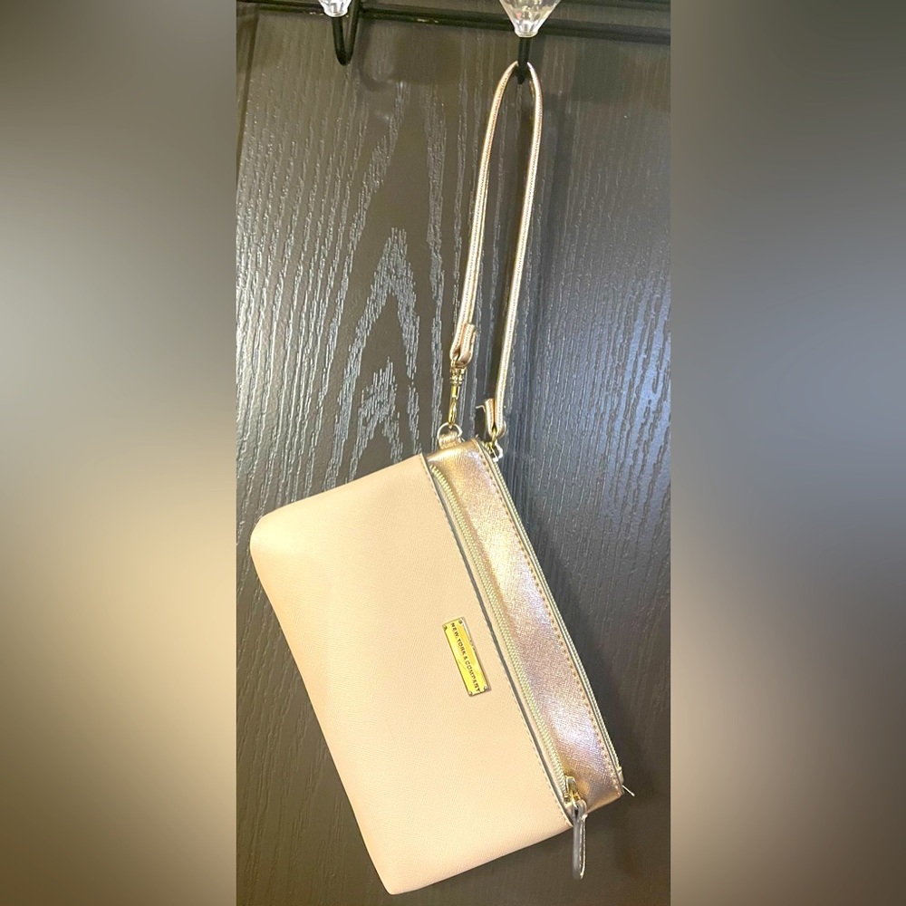 🎉NY&Co pink & rose gold clutch wristlet purse